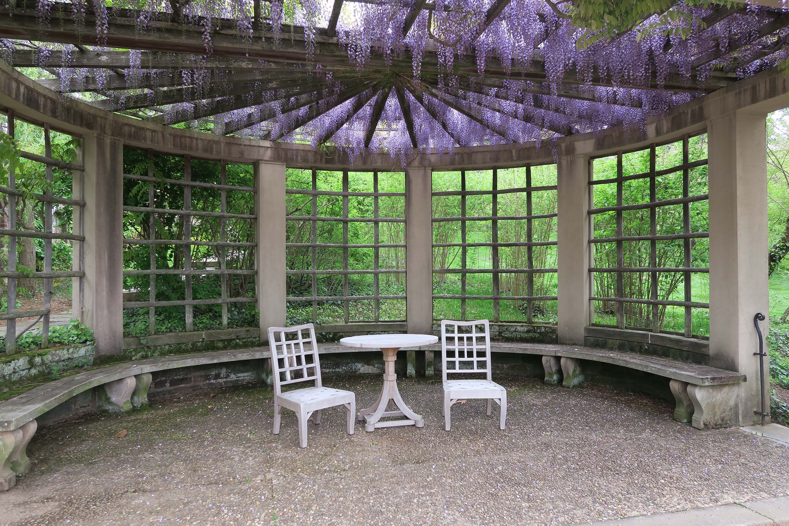 6 Farrand_Tea_Table_Chairs_Doaks_Gardens_wisteria